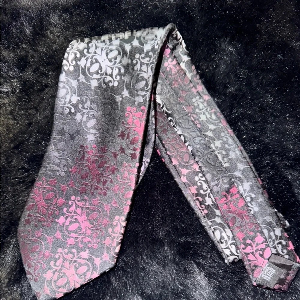 Sophisticated Alfani Tie - Gradient paisley pattern of pink, gray, and white.